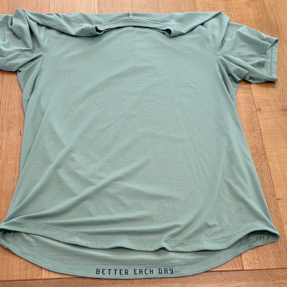 lululemon athletica Men's Sage Green Short Sleeve Tee